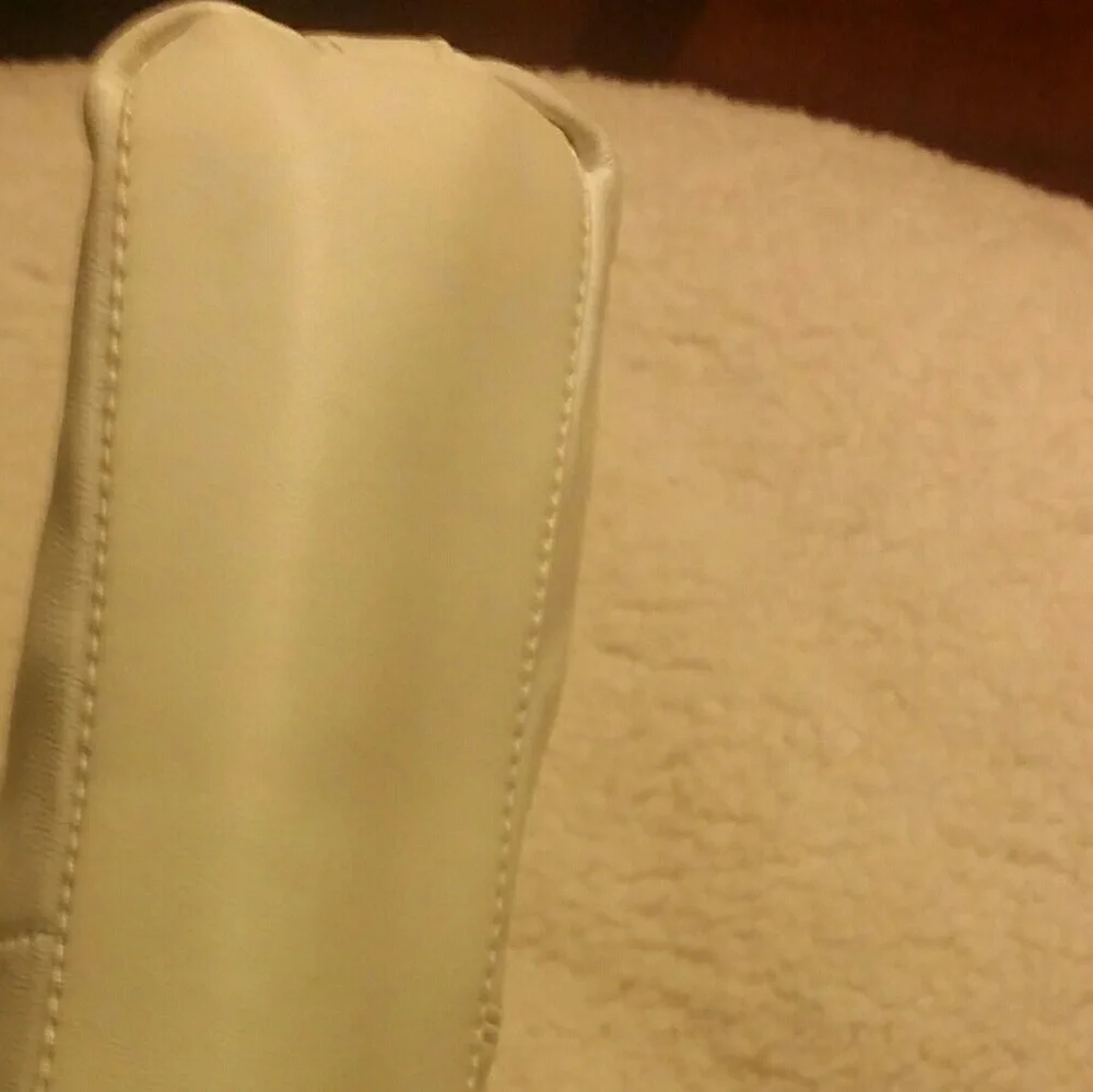 Really Cute White Purse.